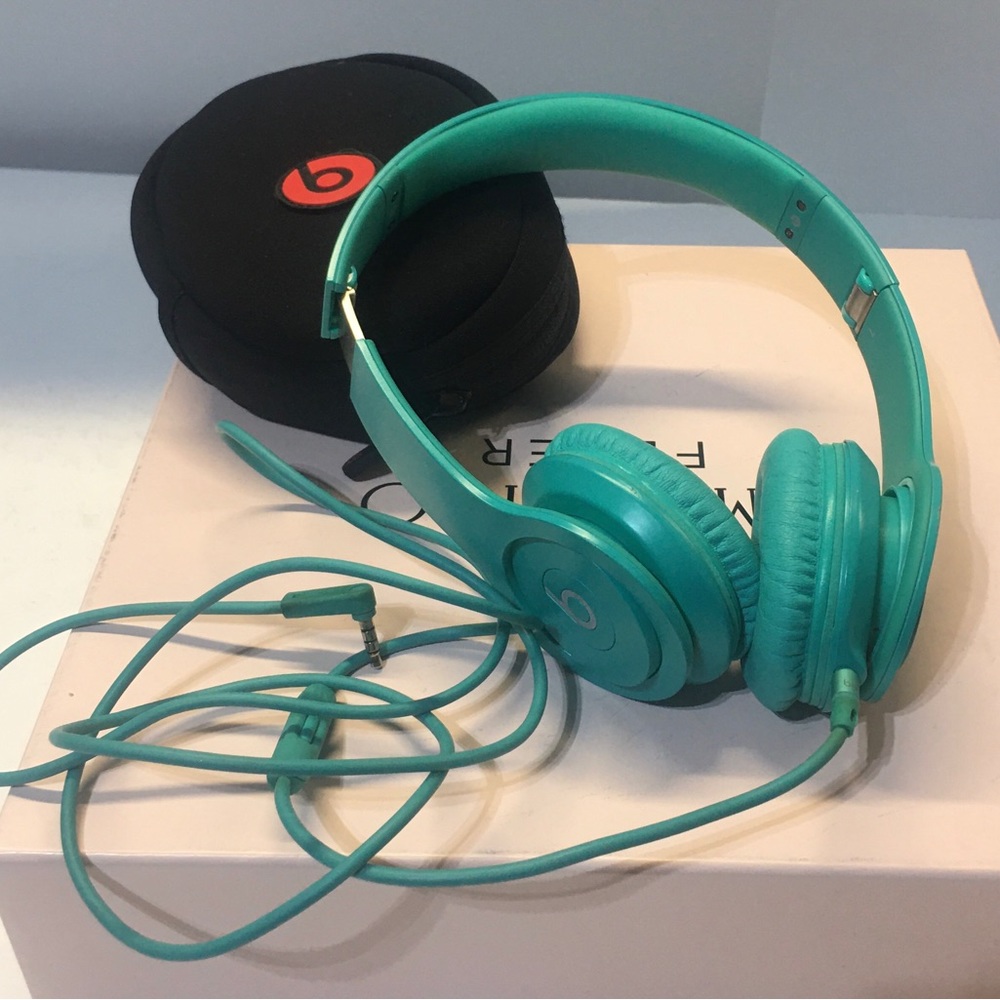 Beats by Dr Dre Teal Wired Headphones with Case